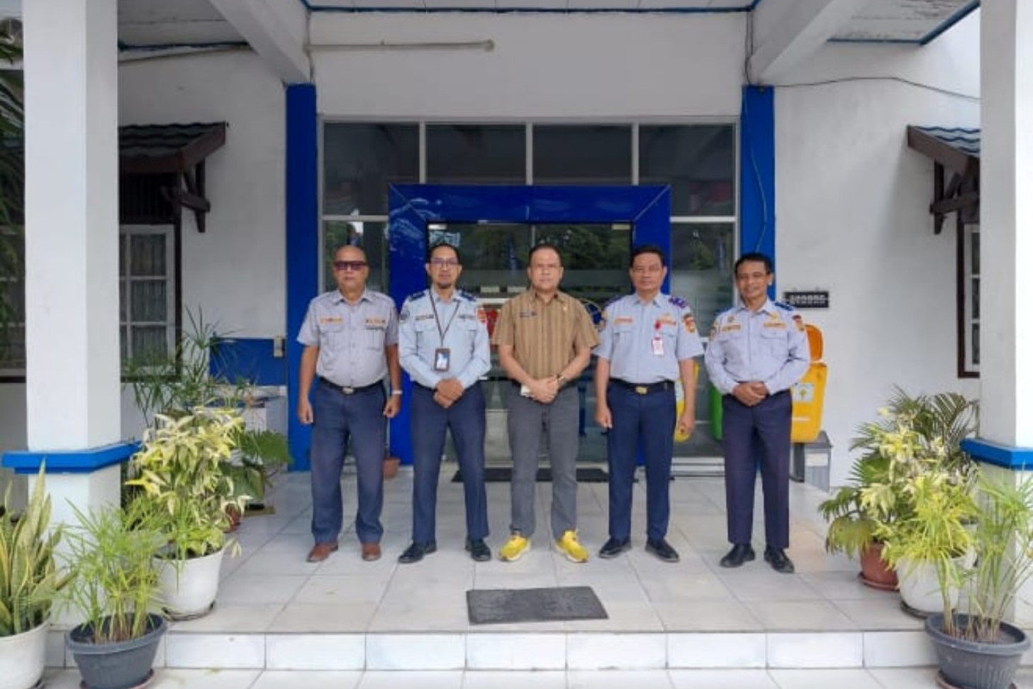 Anggota Komisi II DPRD Kota Palangka Raya, Khemal Nasery, mengatakan kunjungan tersebut menjadi kesempatan bagi DPRD untuk melihat secara langsung pola pengawasan dan strategi yang diterapkan Dishub Kobar.